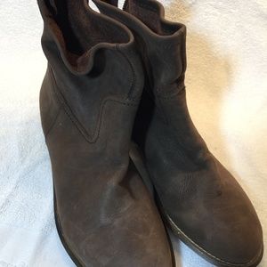 Girls brown low cut boots